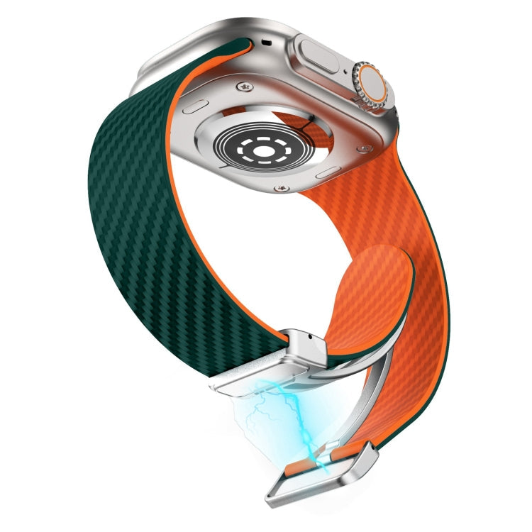 Sandsberg | Für Apple Watch Series 9 41mm Kohlefaser Magnetisch Silber Schnalle Uhrband (Dunkelgrün Orange)