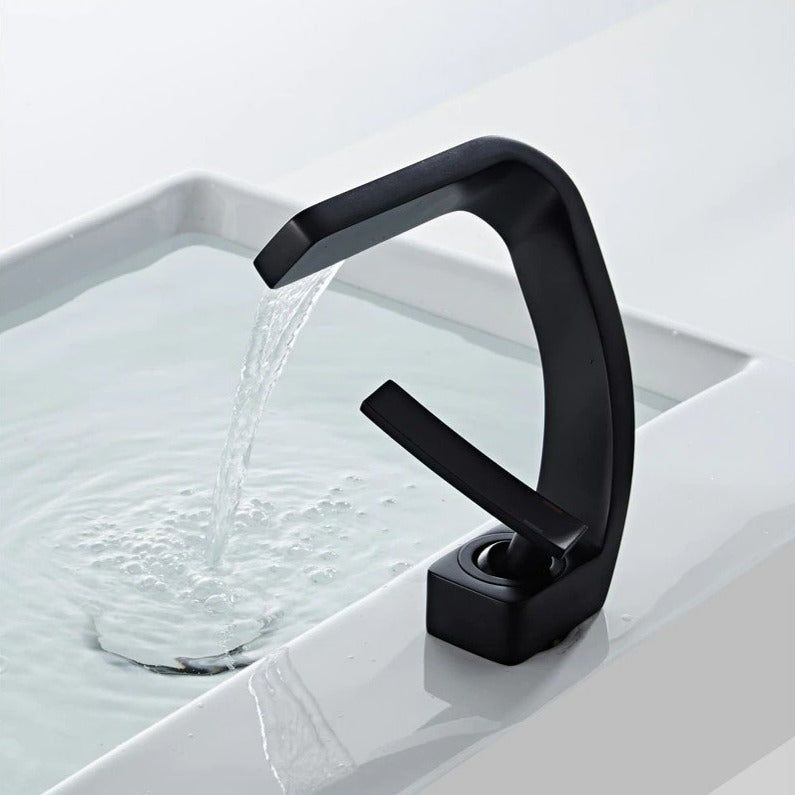 Sandsberg | Gebogener Wasserhahn im modernen Design