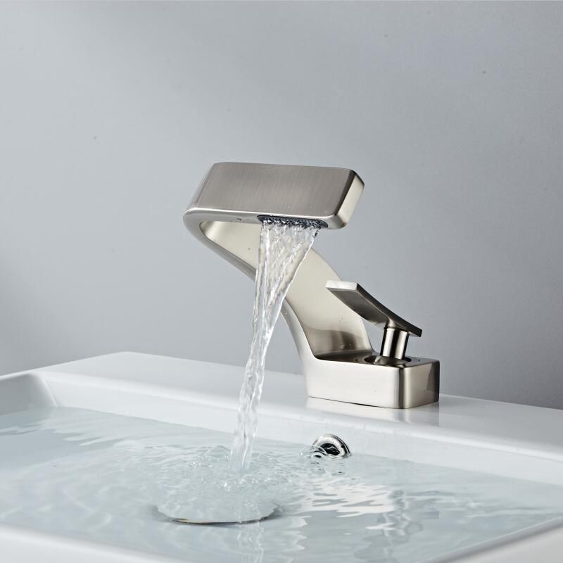 Sandsberg | Gebogener Wasserhahn im modernen Design