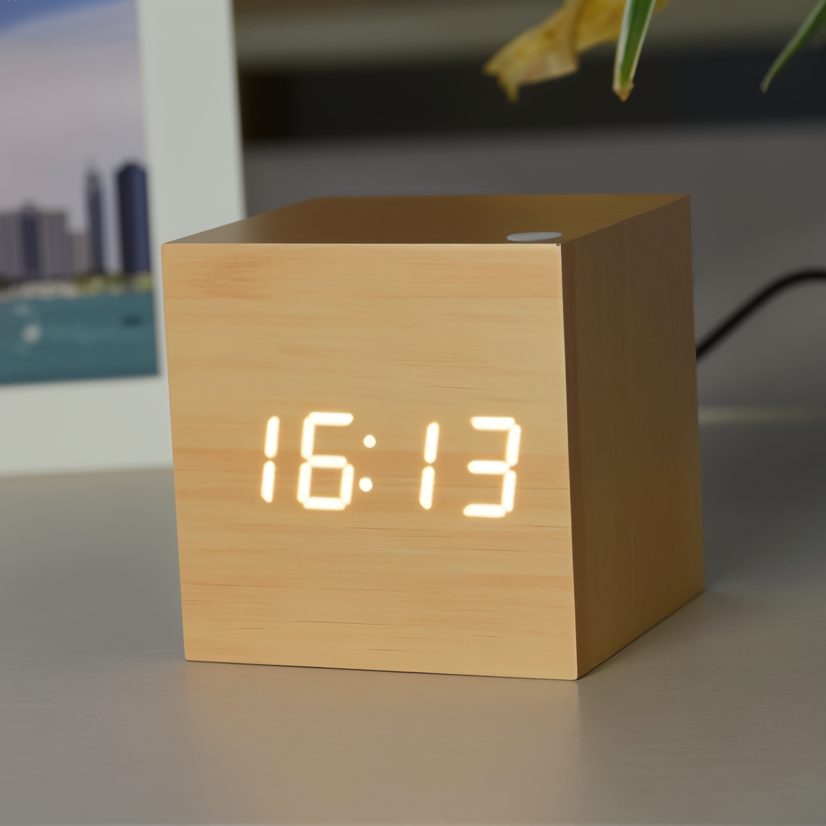 Sandsberg | Elegante digitale LED Holz Uhr