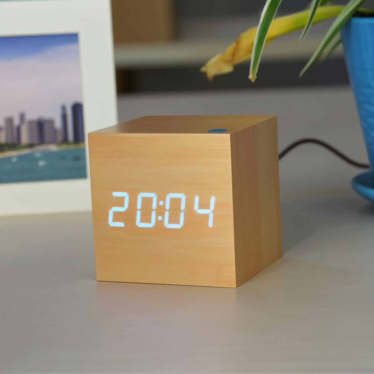 Sandsberg | Elegante digitale LED Holz Uhr