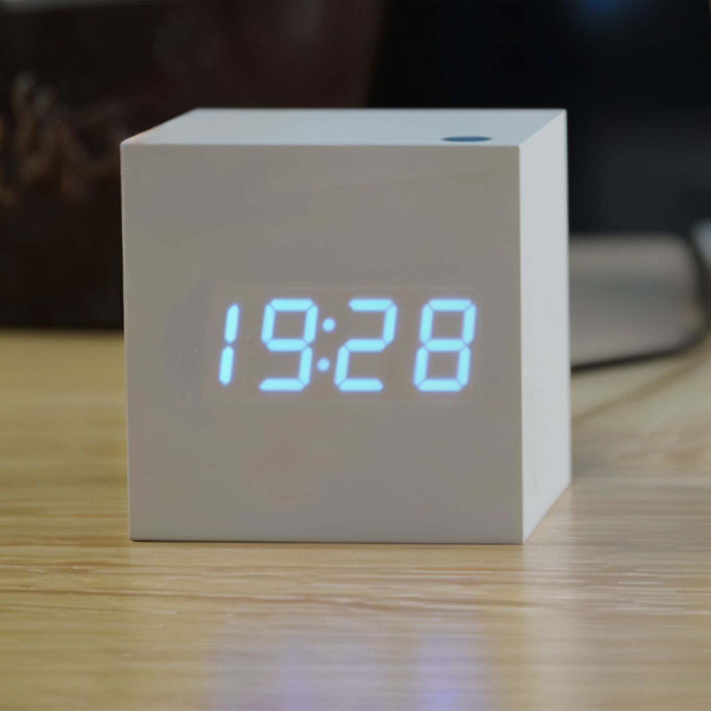 Sandsberg | Elegante digitale LED Holz Uhr