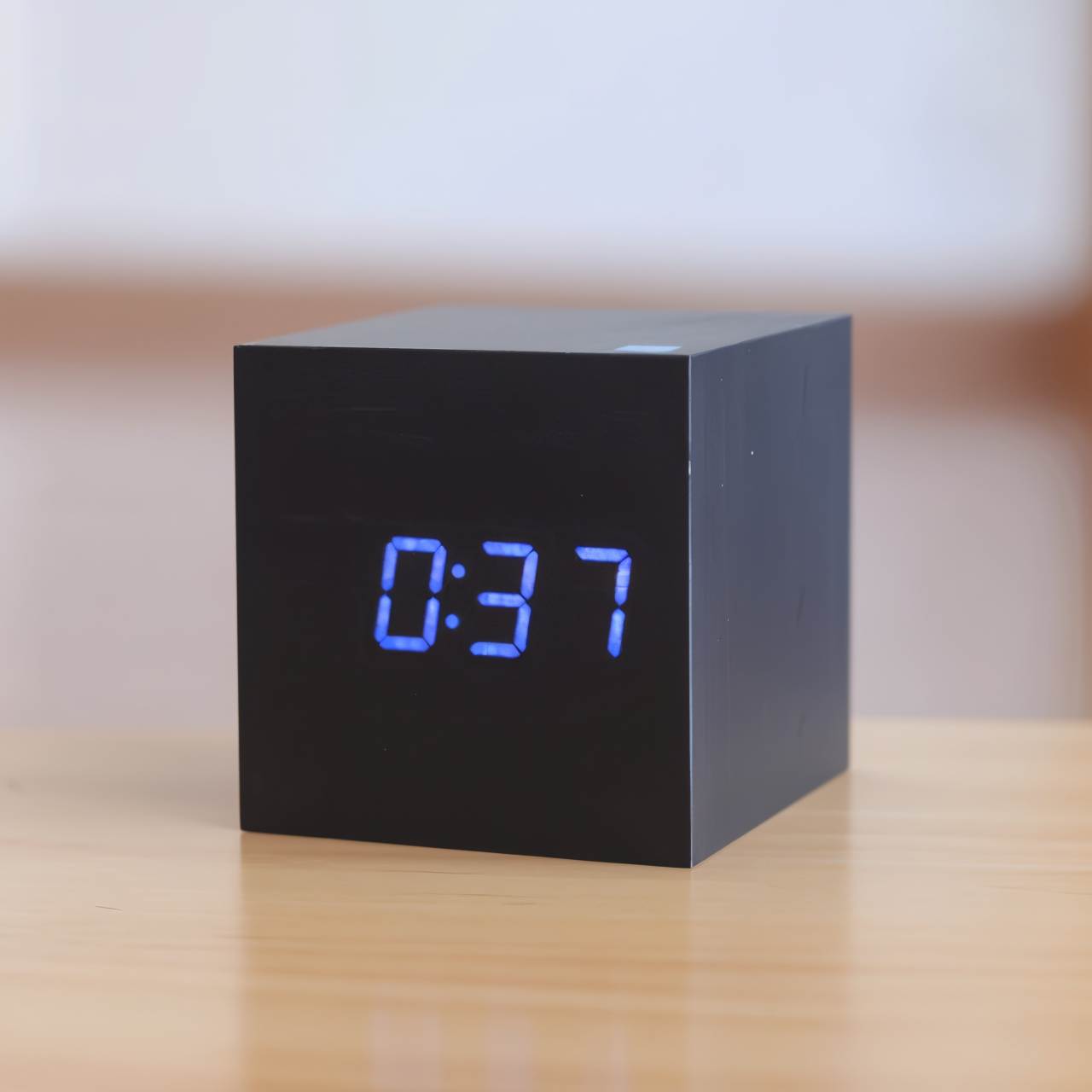 Sandsberg | Elegante digitale LED Holz Uhr