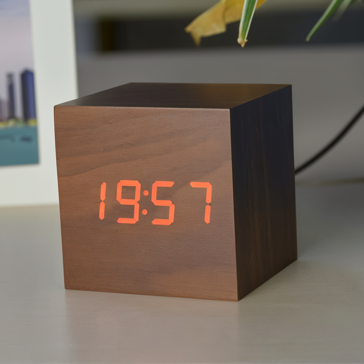 Sandsberg | Elegante digitale LED Holz Uhr