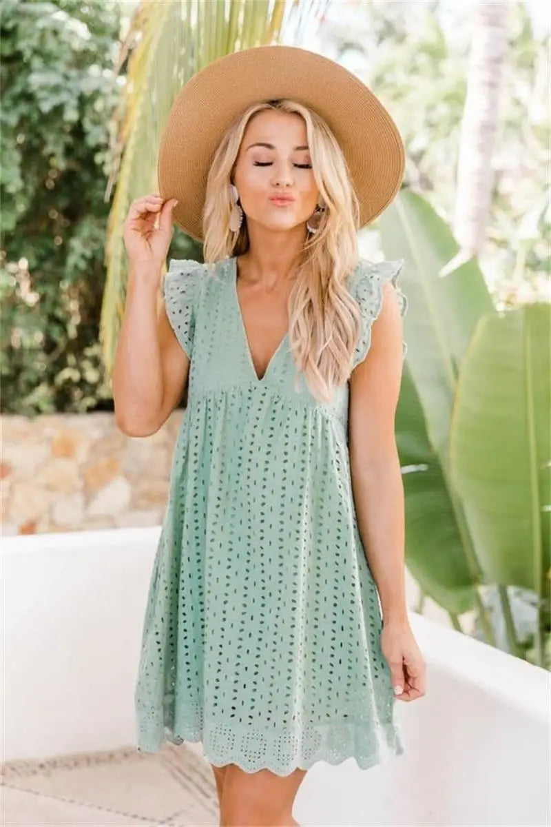 Strampler – Genießen Sie die Eleganz des Sommers: V-Ausschnitt, Spitze und müheloser Stil!