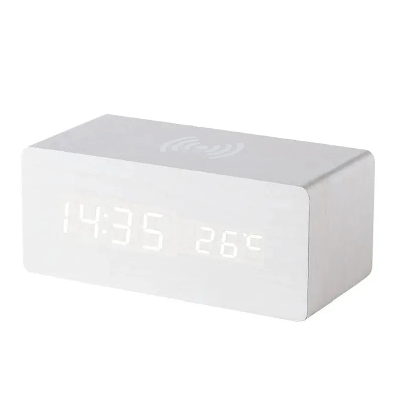 Minimalistische LED Holzwecker mit Temperaturanzeige, drahtloser Ladefunktion und digitaler Zeitanzeige – Ideal für Schlafzimmer und Büro
