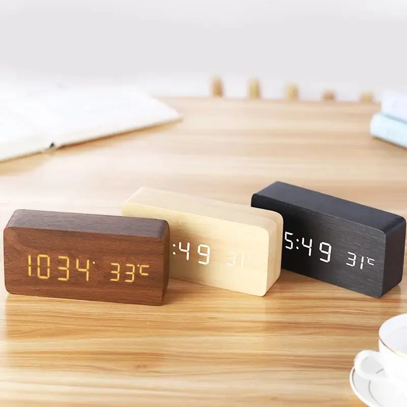 Sandsberg Digitaler Wecker aus Holz | LED-Anzeige | Modernes Design | Lautlos | Umweltfreundlich