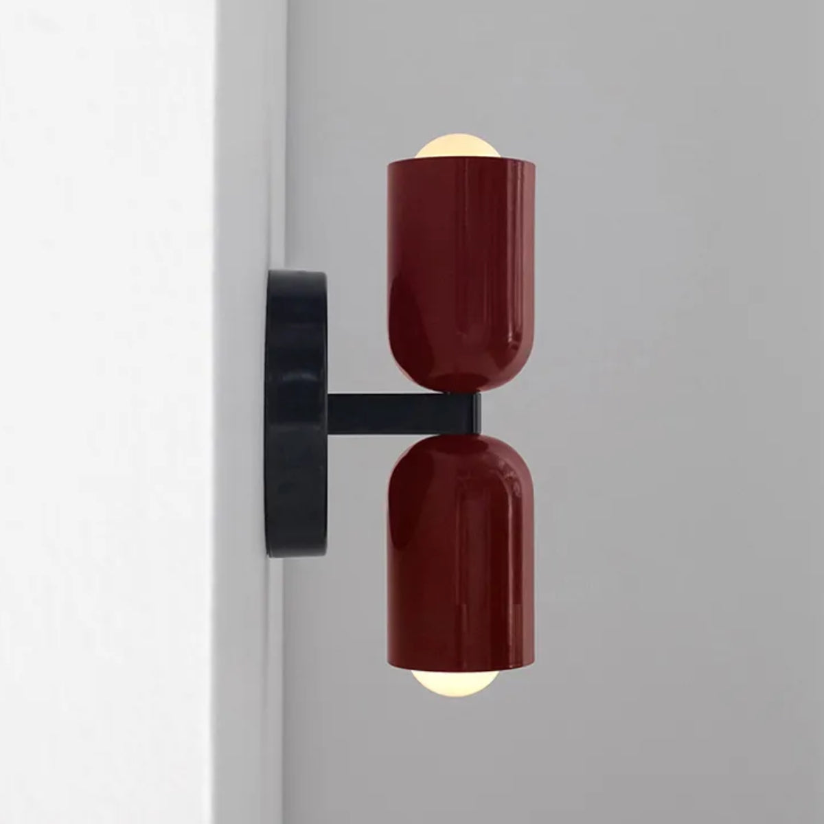 Sandsberg Doppelköpfe Wandlampe Schwarze Basis