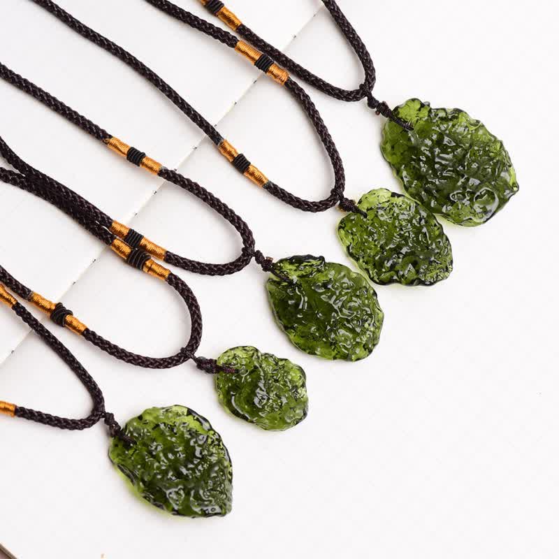 Alina's bezaubernde grüne Moldavit Anhänger Necklace zur Reinigung
