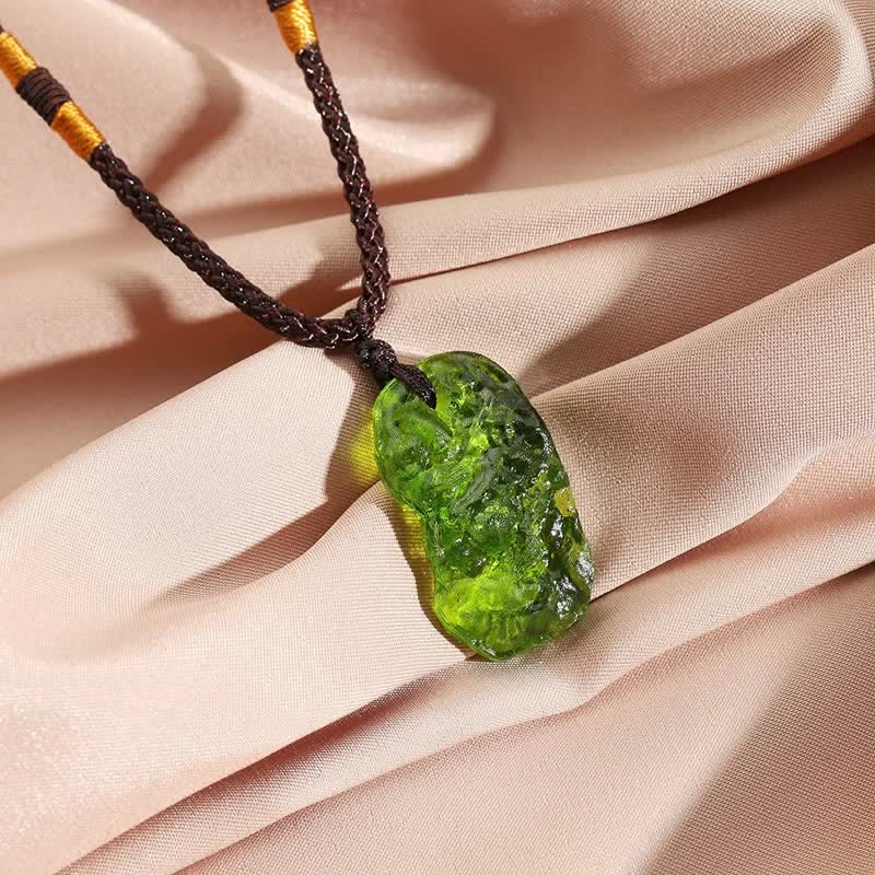 Alina's bezaubernde grüne Moldavit Anhänger Necklace zur Reinigung