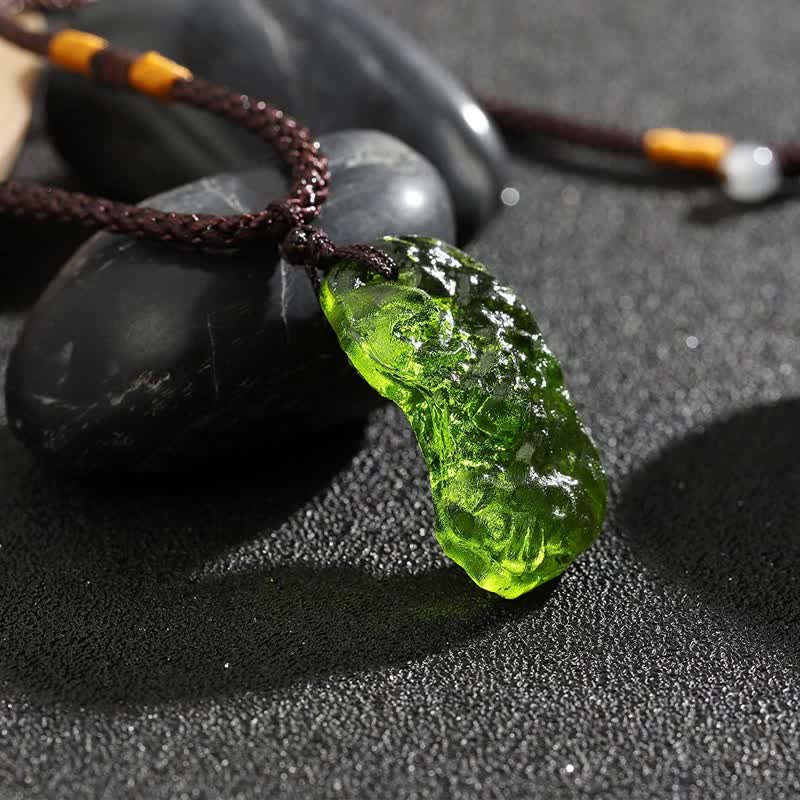 Alina's bezaubernde grüne Moldavit Anhänger Necklace zur Reinigung