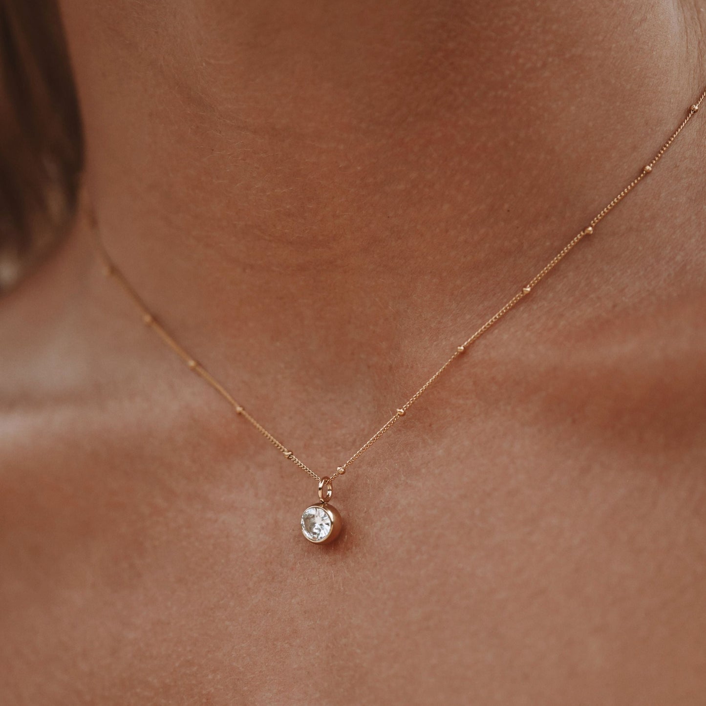 Aurora Geburtsstein-Halskette - Eine bezaubernde Verbindung