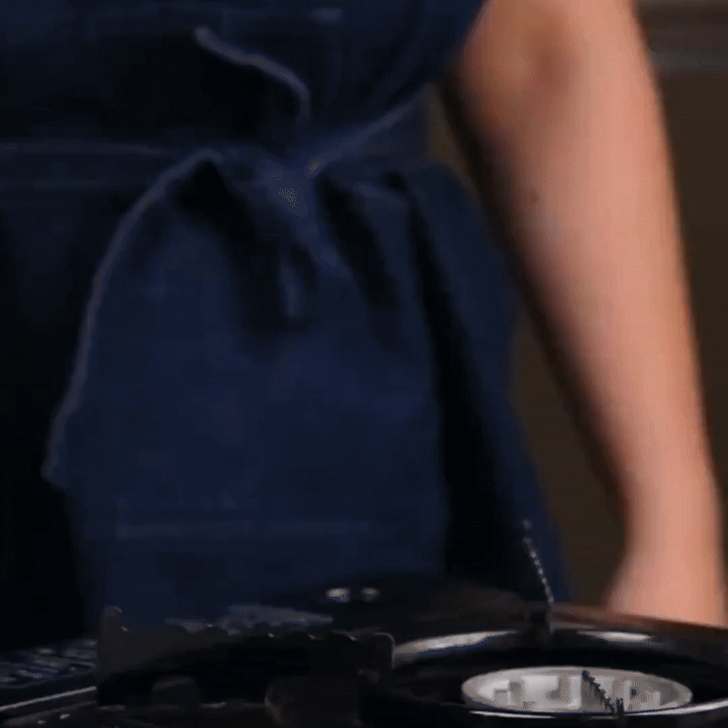 Sandsberg | Titan Premium Bratpfanne – Unbeschichtete gehämmerte Titanpfanne für alle Kochfelder, einschließlich Induktion