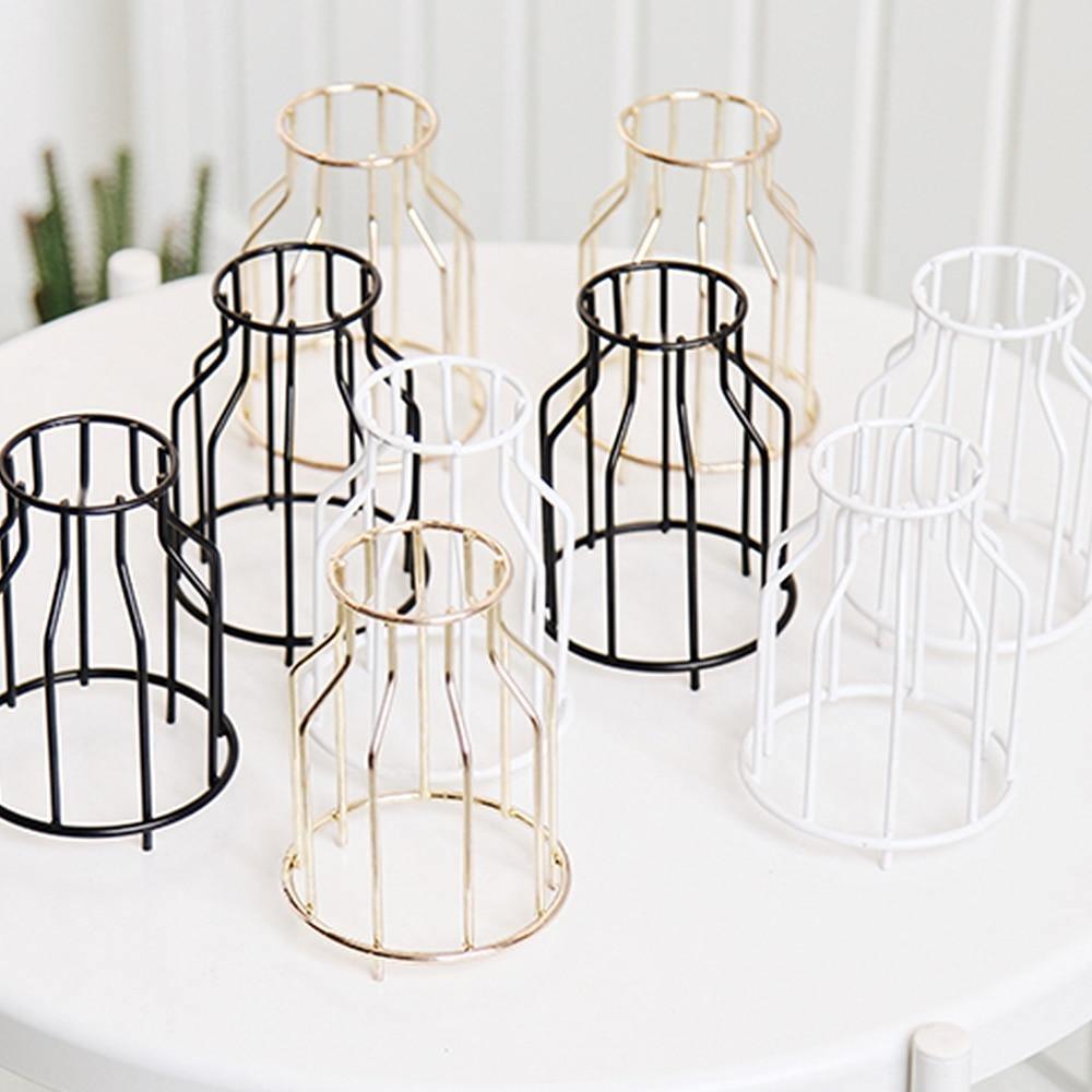 Sandsberg Eisen-Keramik Design Vase | Modernes Gittermuster | Elegante Dekoration | Für Wohnzimmer & Büro