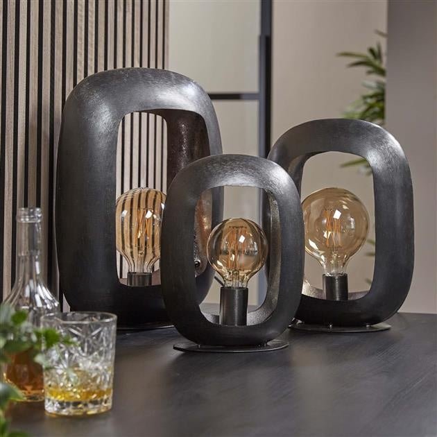 Sandsberg - Moderne schwarze Nickel-Tischlampe mit industriellem Charme