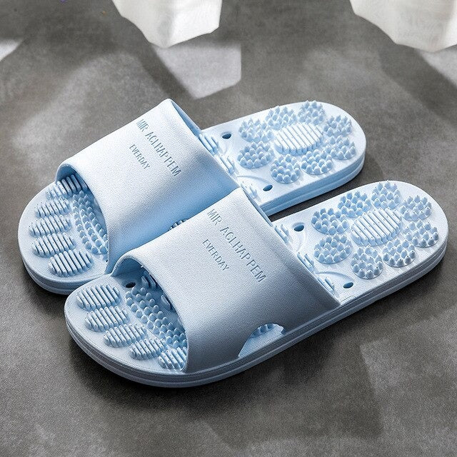 Aku-Stufen - Rutschfeste Massage-Badeschuhe für drinnen