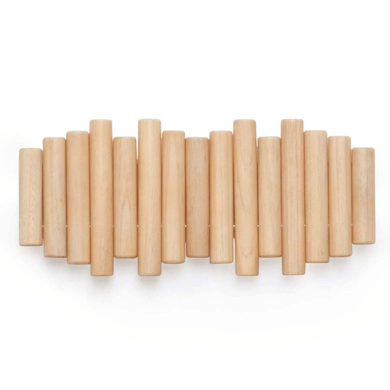 Nordischer handgefertigter Holzkleiderständer