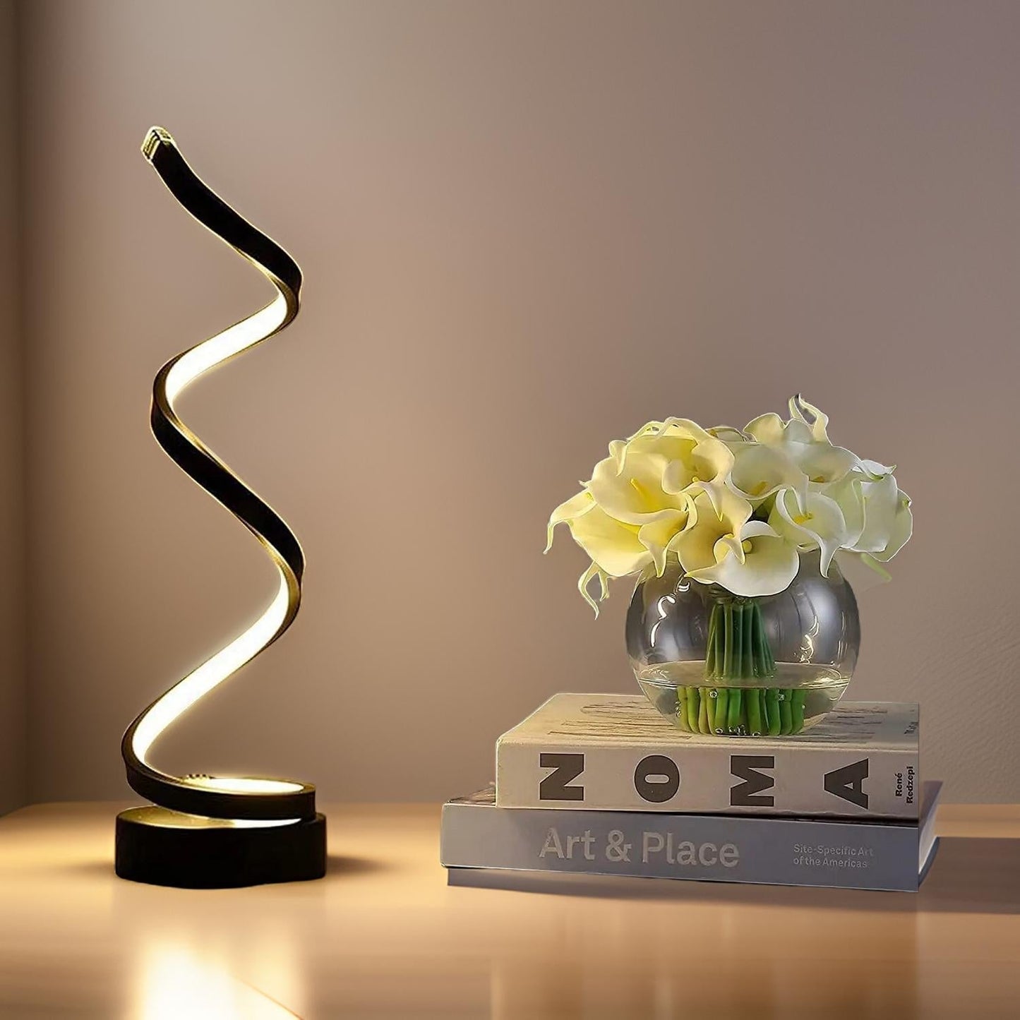 Moderne LED-Tischlampe mit Touch-Steuerung und warmem Licht