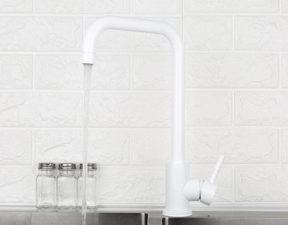 Küchenarmatur 360° drehbare weiße Mischbatterie für die Küche 304 Edelstahl Warm- & Kaltwasser Wandmontierte Armatur für Spüle Y40083
