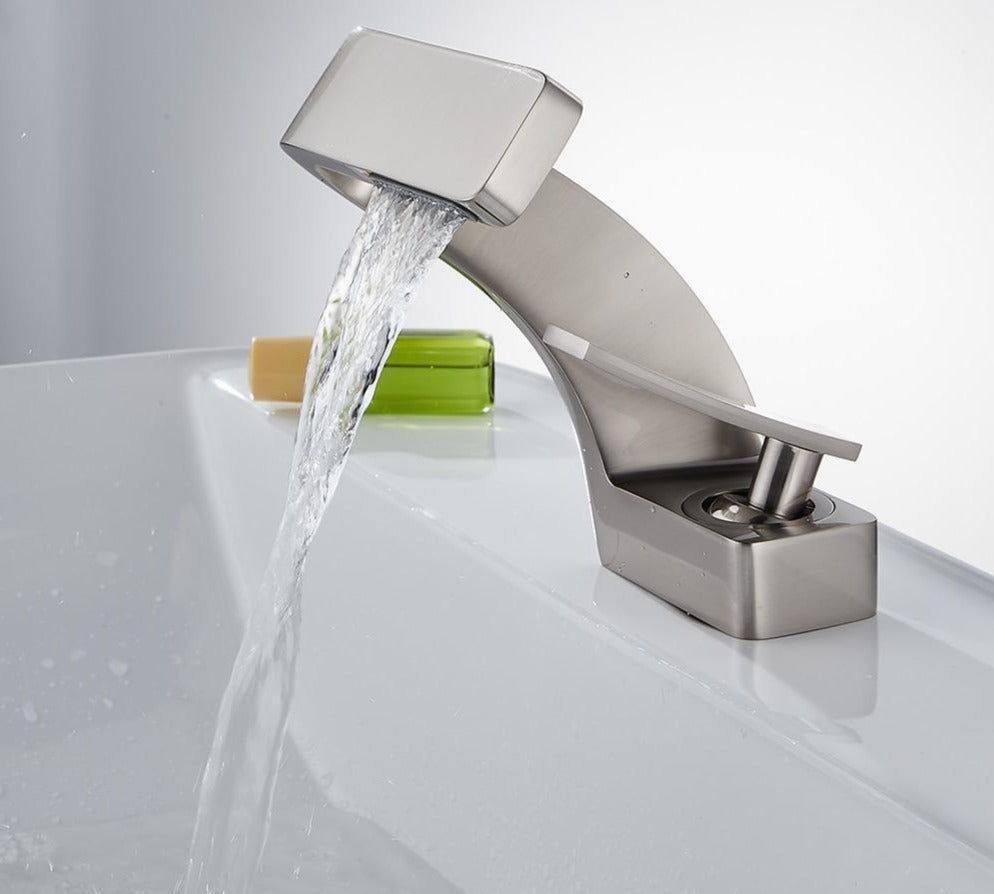 Sandsberg | Gebogener Wasserhahn im modernen Design