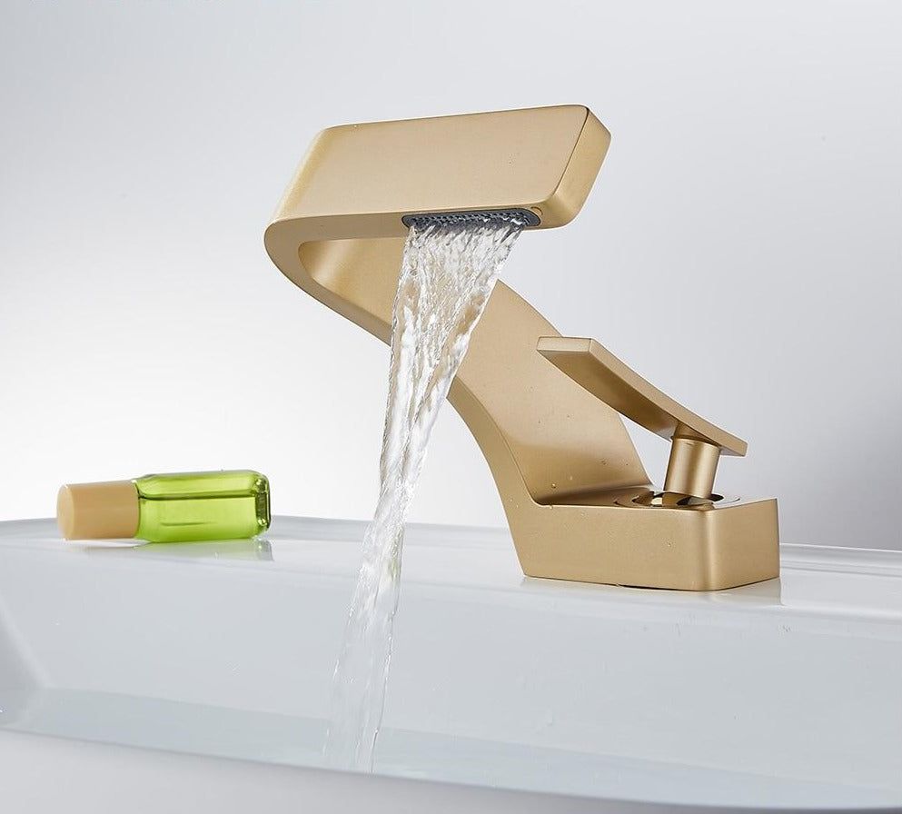 Sandsberg | Gebogener Wasserhahn im modernen Design