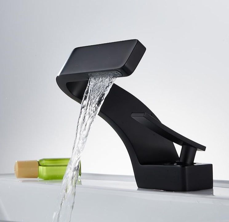 Sandsberg | Gebogener Wasserhahn im modernen Design