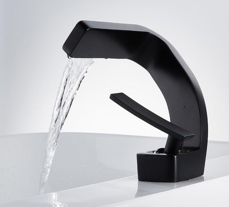 Sandsberg | Gebogener Wasserhahn im modernen Design