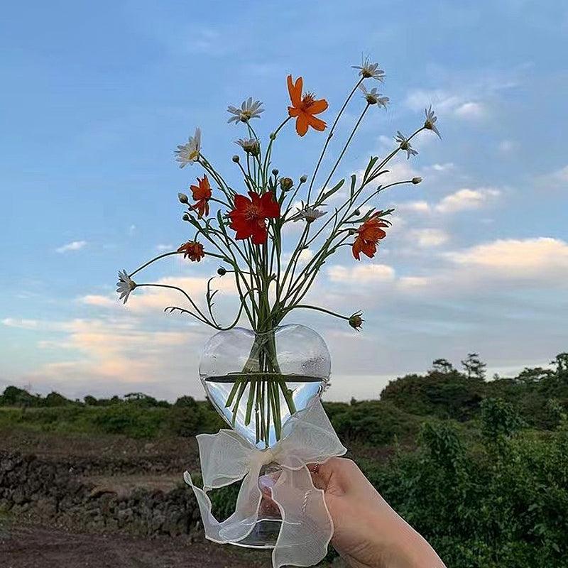 Sandsberg Herzförmige Glasvase | Dekorative Blumenvase | Romantische Tischdeko