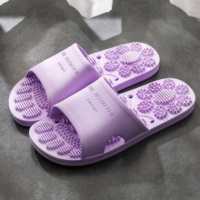 Aku-Stufen - Rutschfeste Massage-Badeschuhe für drinnen