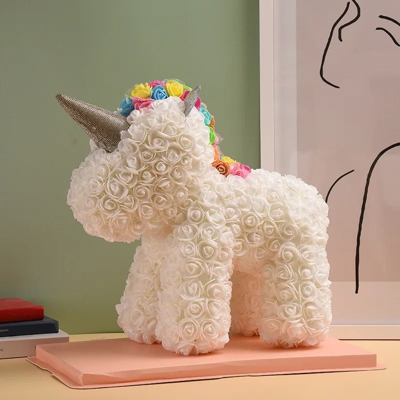 Sandsberg | Rosa Einhorn - Künstliche Blume Einhorn mit über 500 Blumen, das beste Geschenk für Weihnachten, Valentinstag, Jubiläen und Geburtstage