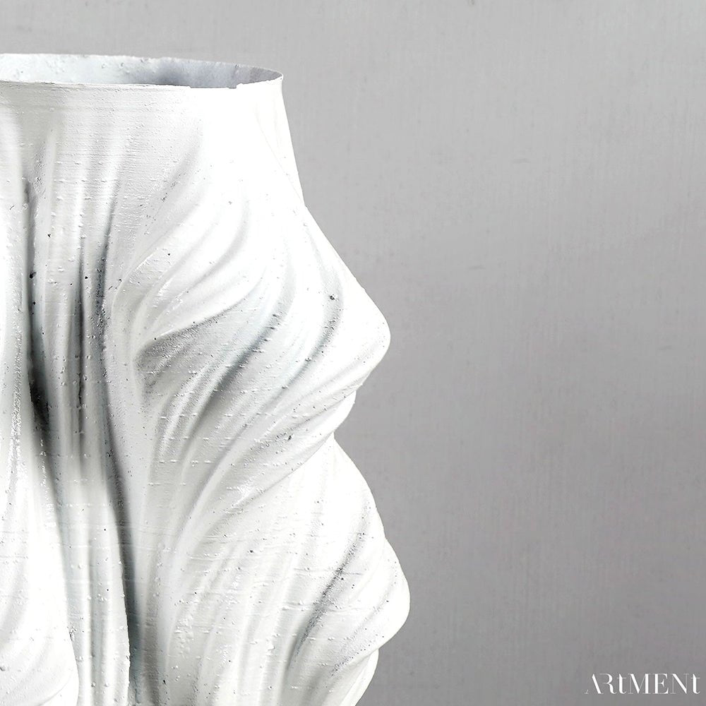 Surreale Robe In Wind Tisch Pflanzer
