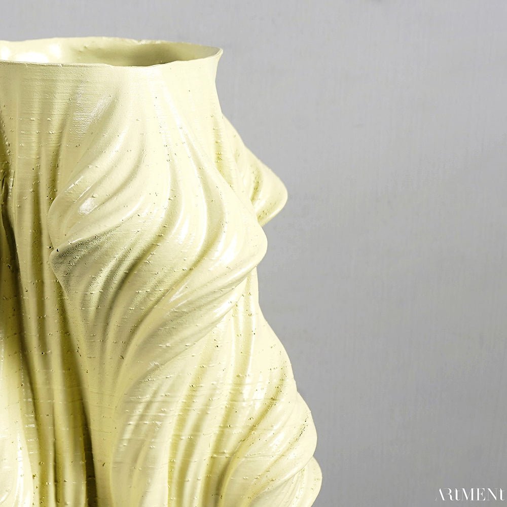 Surreale Robe In Wind Tisch Pflanzer