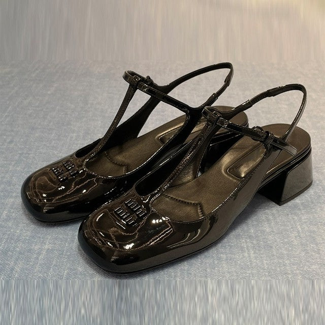 Hochhackige Sandalen