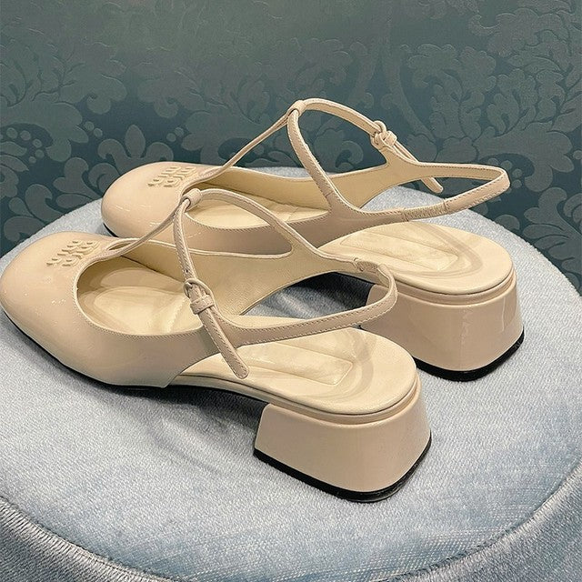 Hochhackige Sandalen