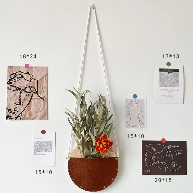 Hängende Stücke aus massivem Holz, Trockenblumenarrangement