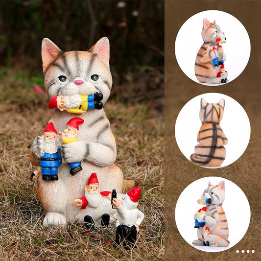 Katze frisst Zwerg Ornament