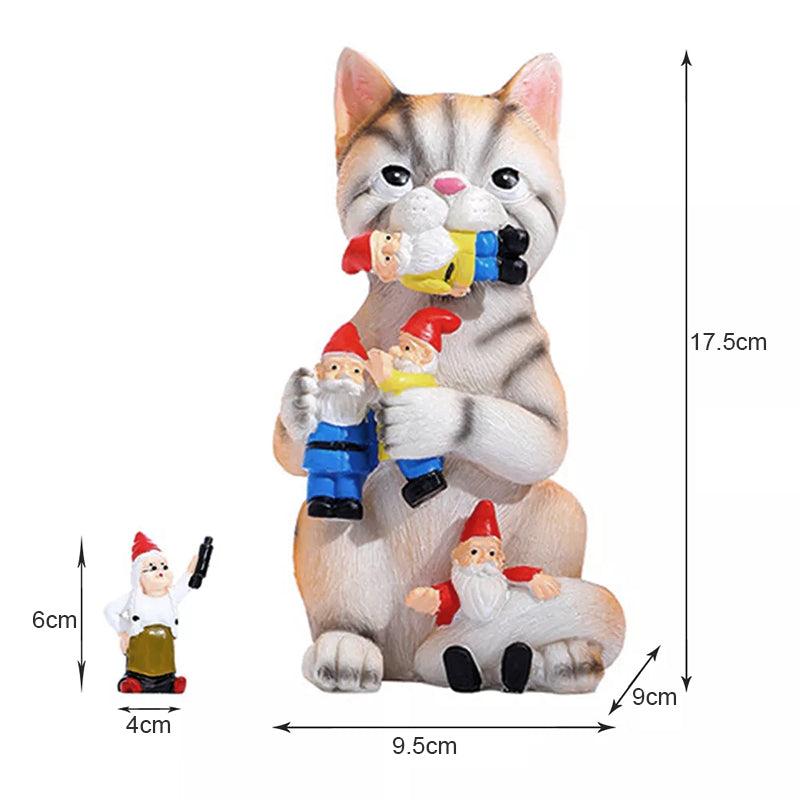 Katze frisst Zwerg Ornament