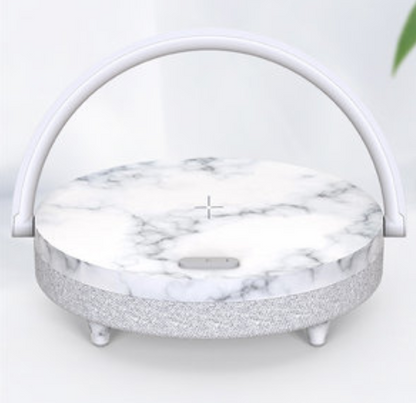 Sandsberg | Multifunktionale Nachttischlampe, mit kabellosem Ladegerät für das Telefon, Telefonhalter, Bluetooth-Lautsprecher und einstellbarer Lichthelligkeit, für Zuhause & Büro (US-Stecker)