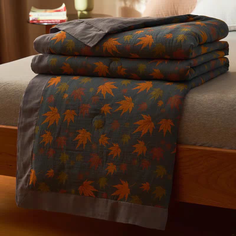Jacquard-Steppdecke aus reiner Baumwolle mit Ahornblättern