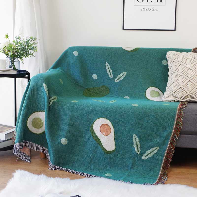 Decke mit Avocado-Print und Quaste