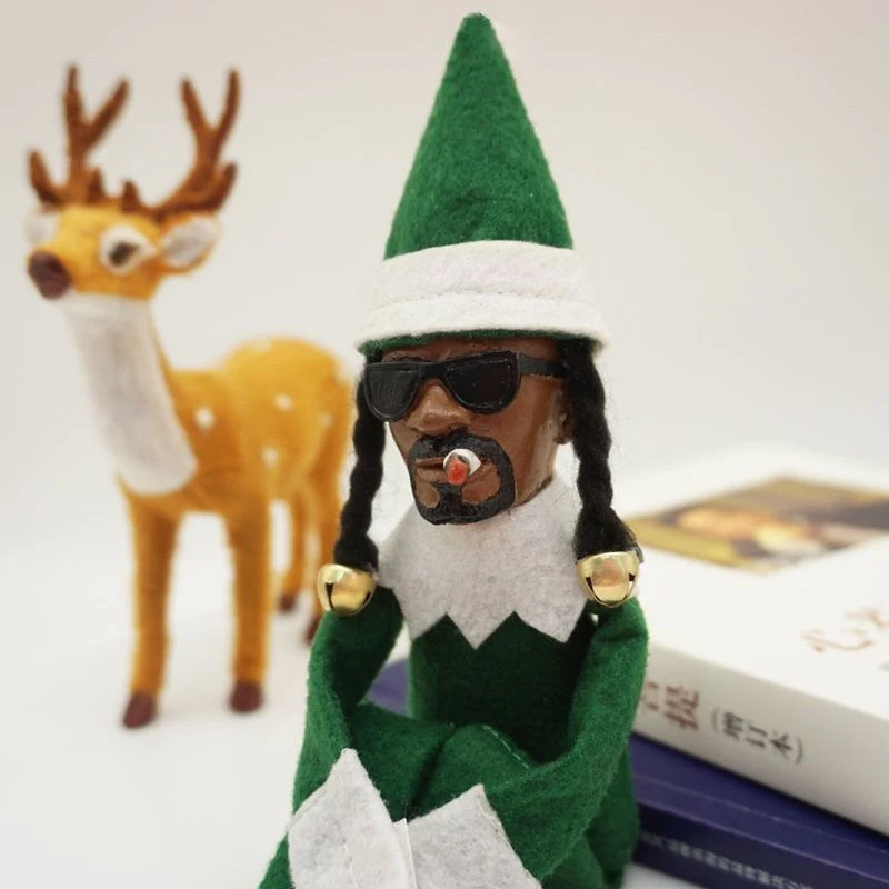 Snoop auf einer Stufe Weihnachtselfe-Puppe