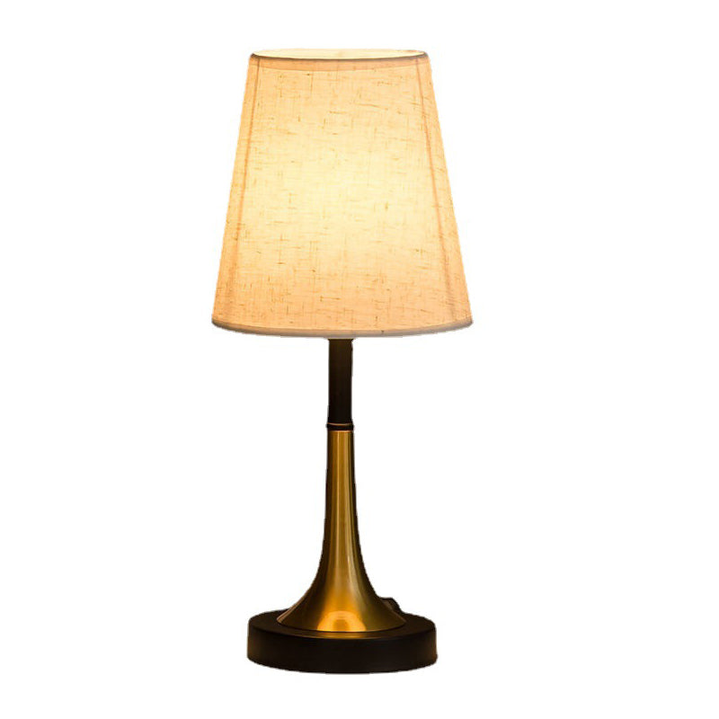 Zeitgenössische nordische Eisenzylinder 1-Lampen Tischlampe für Schlafzimmer