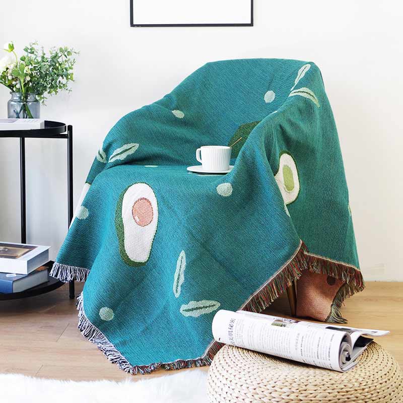 Decke mit Avocado-Print und Quaste