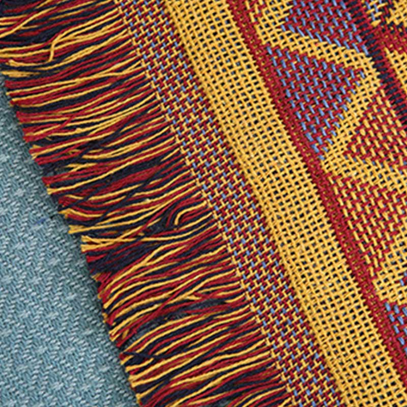 Bohemian Decke mit Quasten und Karomuster in verschiedenen Farben