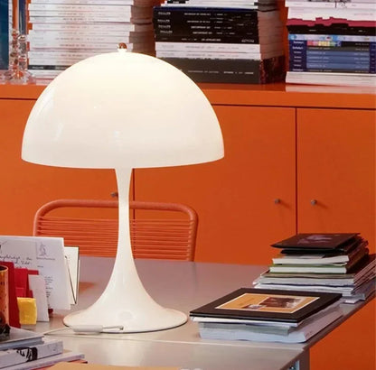 Sandsberg | Retro Dänische Tischlampe / Stehlampe - Ikonisches Pilzdesign für moderne Räume