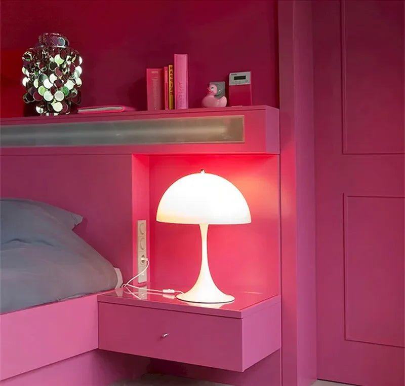 Sandsberg | Retro Dänische Tischlampe / Stehlampe - Ikonisches Pilzdesign für moderne Räume