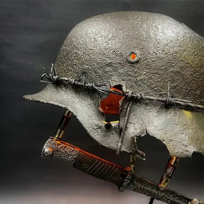 Sandsberg | AntiqueLume | Vintage Stahlhelm Tischlampe – Zeitlose historische Wohnkultur