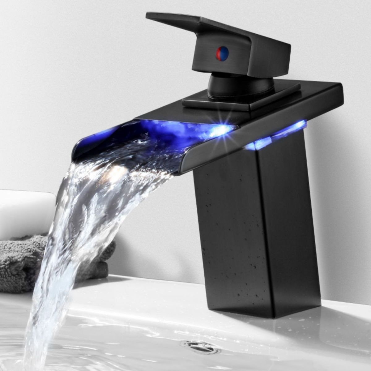 Sandsberg | Waschbecken Wasserfall Auslauf Einhandarmatur mit LED Licht