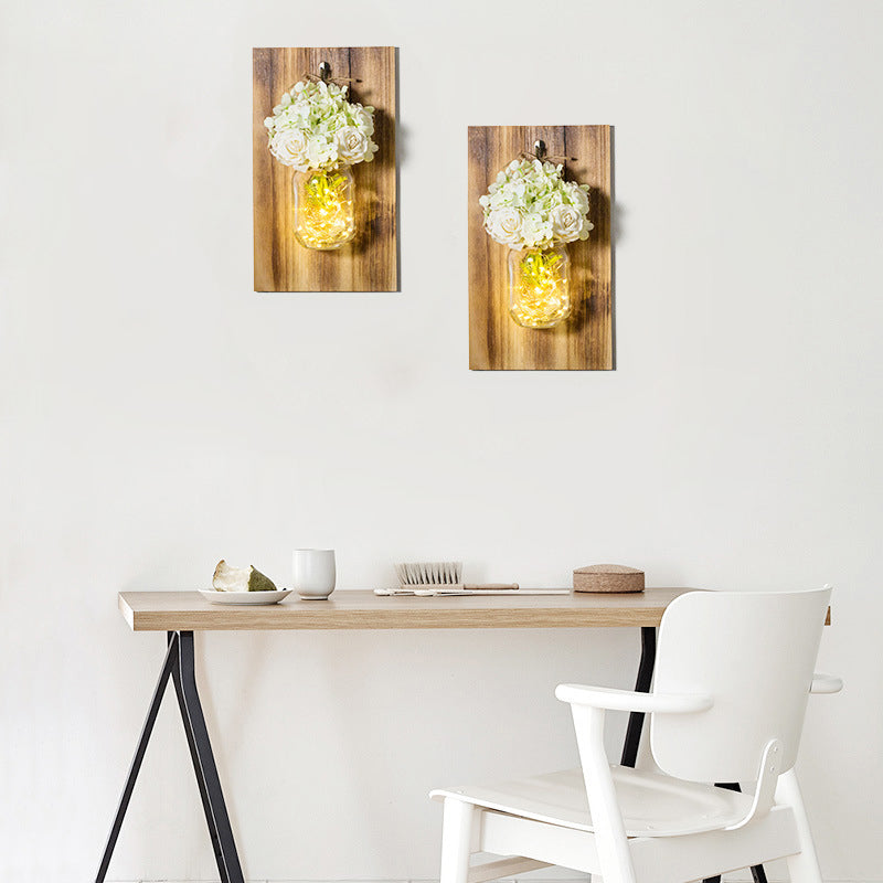 Zeitgenössische Weiße Rose Lichterkette Klarglas-Behälter Wandleuchte mit Holzrückwand