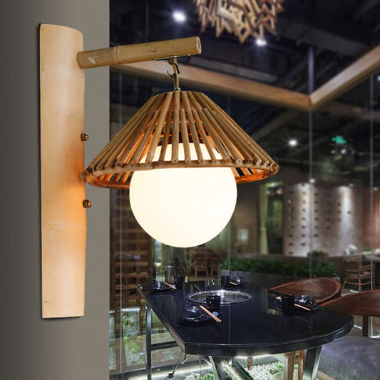 Bamboo Cone Wandmontage Licht Asiatischer Stil 1-Licht Braune Wandleuchte mit weißem Glasballschirm